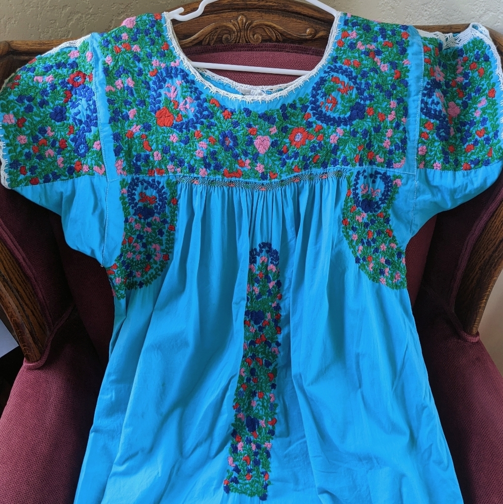 Beautiful vintage mexican embroidered dress XL-1X